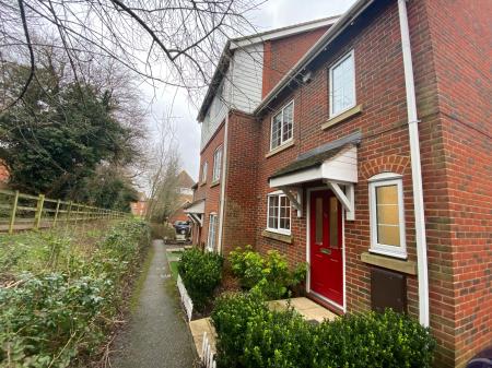 3 bedroom Semi-detached house to let in Swaffer Way, Singleton, Ashford, TN23