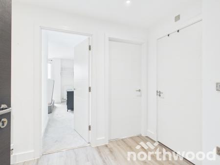 2 bedroom Flat to let in George Street, Victoria Point, Ashford, TN23
