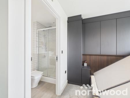 2 bedroom Flat to let in George Street, Victoria Point, Ashford, TN23