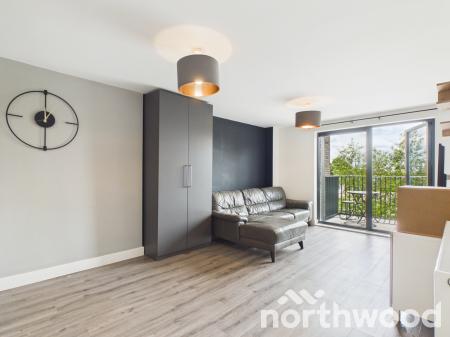 2 bedroom Flat to let in George Street, Victoria Point, Ashford, TN23