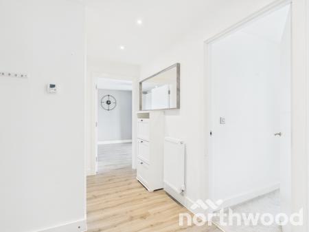 2 bedroom Flat to let in George Street, Victoria Point, Ashford, TN23