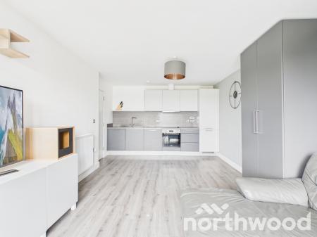 2 bedroom Flat to let in George Street, Victoria Point, Ashford, TN23