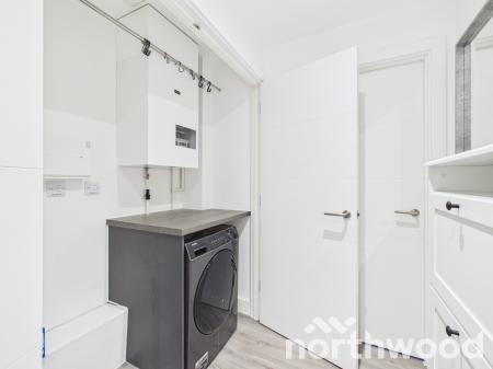 2 bedroom Flat to let in George Street, Victoria Point, Ashford, TN23