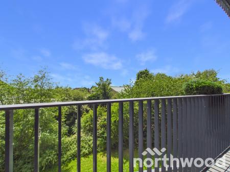 2 bedroom Flat to let in George Street, Victoria Point, Ashford, TN23