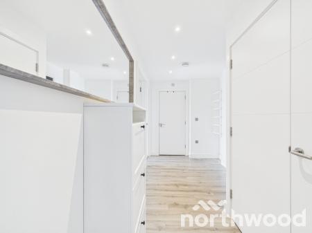2 bedroom Flat to let in George Street, Victoria Point, Ashford, TN23