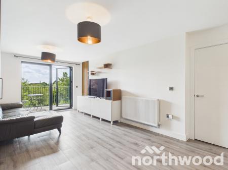 2 bedroom Flat to let in George Street, Victoria Point, Ashford, TN23
