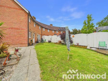 3 bedroom End of terrace house for sale in Lodge Close, Singleton, Ashford, TN23