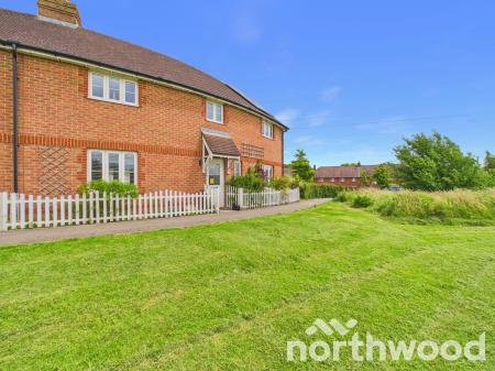 3 bedroom End of terrace house for sale in Lodge Close, Singleton, Ashford, TN23