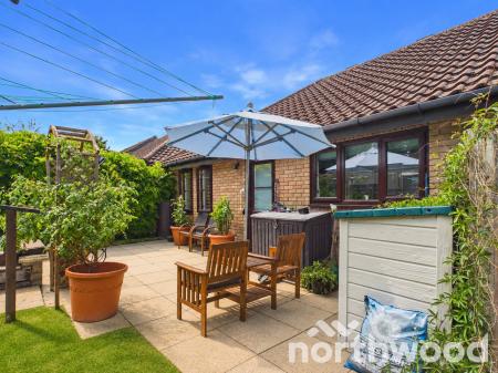 2 bedroom Bungalow for sale in Meridian Court, Singleton, Ashford, TN23