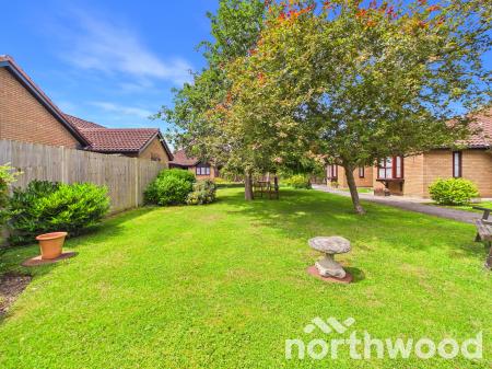 2 bedroom Bungalow for sale in Meridian Court, Singleton, Ashford, TN23
