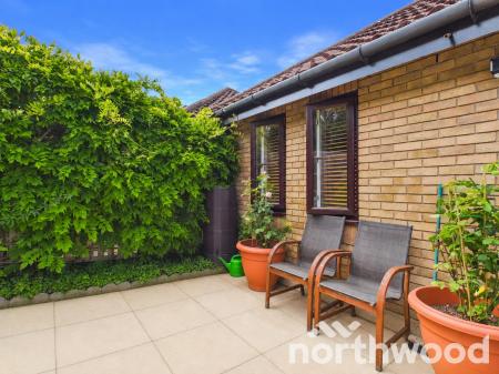 2 bedroom Bungalow for sale in Meridian Court, Singleton, Ashford, TN23