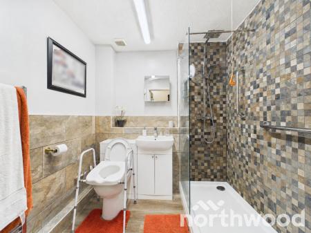 2 bedroom Bungalow for sale in Meridian Court, Singleton, Ashford, TN23
