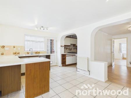4 bedroom Semi-detached house to let in Highfield Road, Willesborough, Ashford, TN24