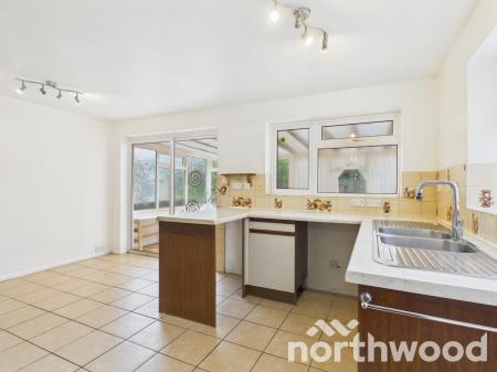 4 bedroom Semi-detached house to let in Highfield Road, Willesborough, Ashford, TN24
