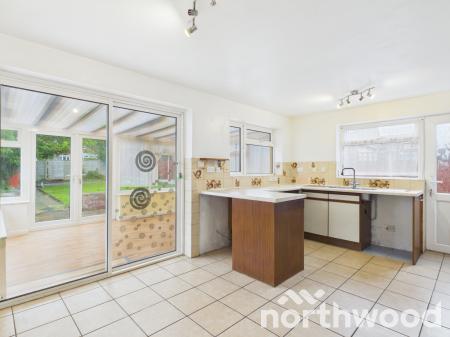 4 bedroom Semi-detached house to let in Highfield Road, Willesborough, Ashford, TN24