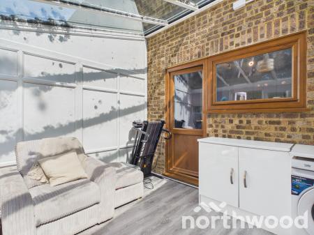 2 bedroom Terraced House to let in Homestead, Singleton, Ashford, TN23