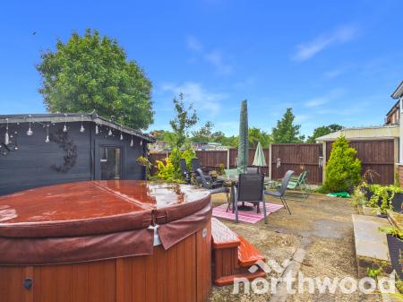 3 bedroom End of terrace house for sale in Tennyson Road, Ashford, Ashford, TN23