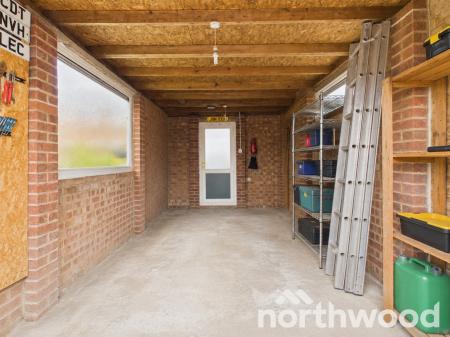 3 bedroom End of terrace house for sale in Tennyson Road, Ashford, Ashford, TN23