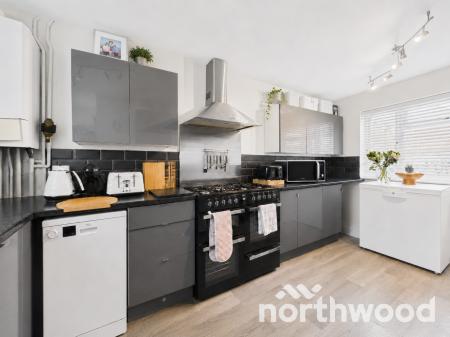 3 bedroom End of terrace house for sale in Tennyson Road, Ashford, Ashford, TN23