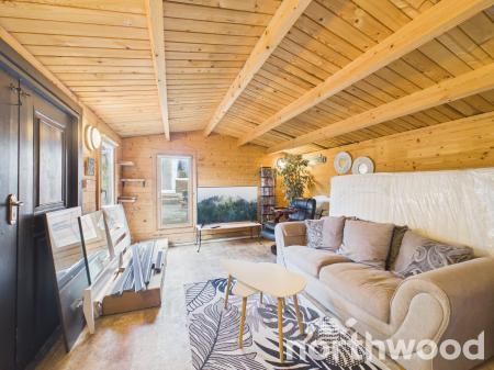 3 bedroom End of terrace house for sale in Tennyson Road, Ashford, Ashford, TN23