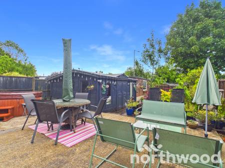 3 bedroom End of terrace house for sale in Tennyson Road, Ashford, Ashford, TN23