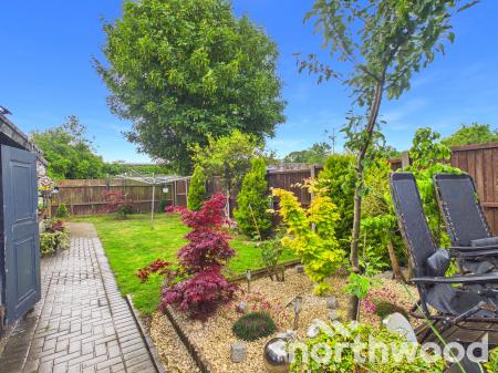 3 bedroom End of terrace house for sale in Tennyson Road, Ashford, Ashford, TN23