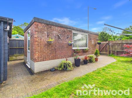 3 bedroom End of terrace house for sale in Tennyson Road, Ashford, Ashford, TN23
