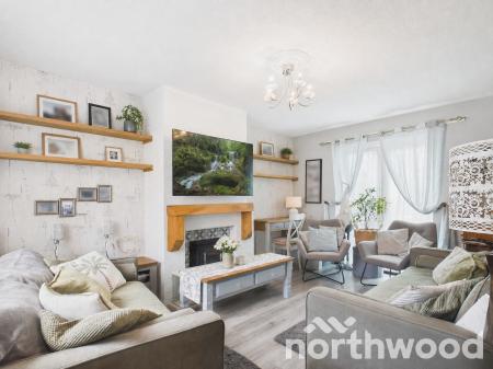 3 bedroom End of terrace house for sale in Tennyson Road, Ashford, Ashford, TN23