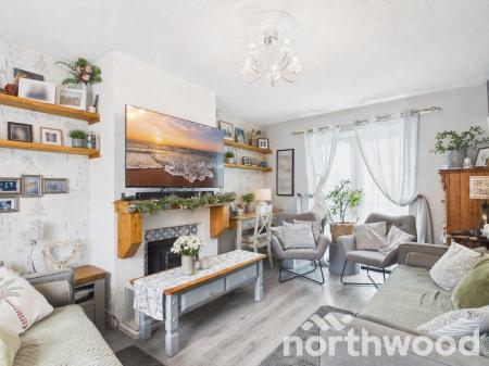 3 bedroom End of terrace house for sale in Tennyson Road, Ashford, Ashford, TN23