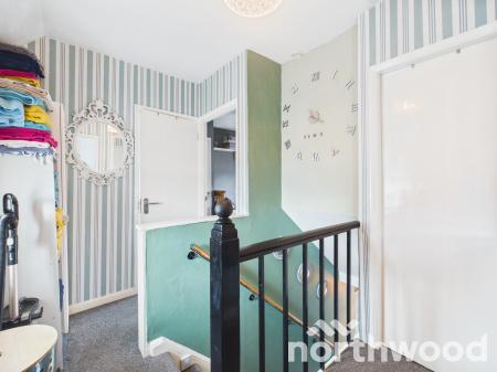 3 bedroom End of terrace house for sale in Tennyson Road, Ashford, Ashford, TN23