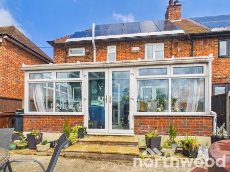 3 bedroom End of terrace house for sale in Tennyson Road, Ashford, Ashford, TN23