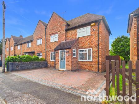 3 bedroom End of terrace house for sale in Tennyson Road, Ashford, Ashford, TN23