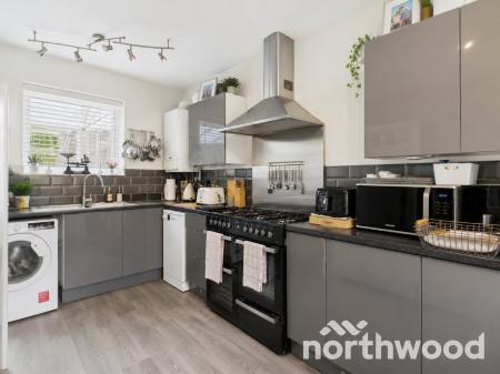 3 bedroom End of terrace house for sale in Tennyson Road, Ashford, Ashford, TN23