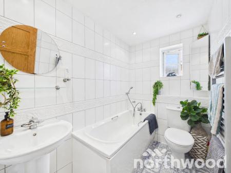 4 bedroom Detached house for sale in Sycamore Lane, Ashford, Ashford, TN23