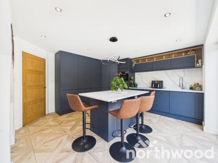 4 bedroom Detached house for sale in Sycamore Lane, Ashford, Ashford, TN23