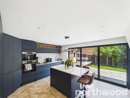 4 bedroom Detached house for sale in Sycamore Lane, Ashford, Ashford, TN23