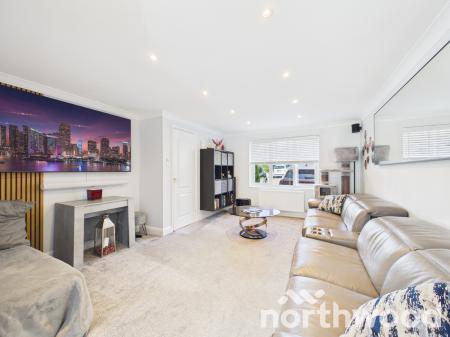 4 bedroom Semi-detached house for sale in Bradbridge Green, Singleton, Ashford, TN23