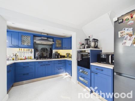 4 bedroom Semi-detached house for sale in Bradbridge Green, Singleton, Ashford, TN23