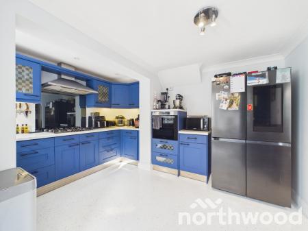 4 bedroom Semi-detached house for sale in Bradbridge Green, Singleton, Ashford, TN23