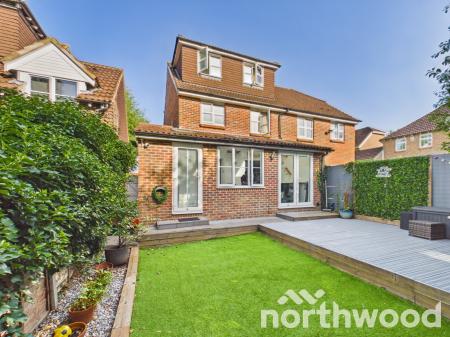 4 bedroom Semi-detached house for sale in Bradbridge Green, Singleton, Ashford, TN23