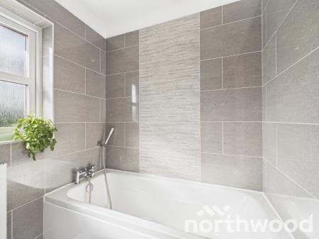 4 bedroom Semi-detached house for sale in Bradbridge Green, Singleton, Ashford, TN23