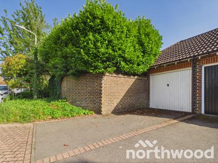 4 bedroom Semi-detached house for sale in Bradbridge Green, Singleton, Ashford, TN23