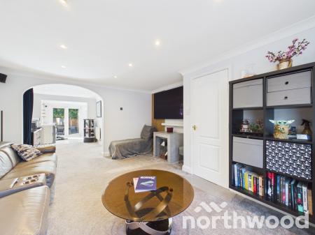 4 bedroom Semi-detached house for sale in Bradbridge Green, Singleton, Ashford, TN23