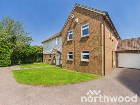 3 bedroom Semi-detached house for sale in Bradbridge Green, Singleton, Ashford, TN23