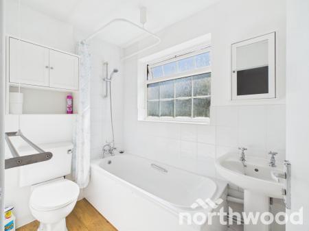 2 bedroom Terraced House to let in Manorfield, Ashford, Ashford, TN23