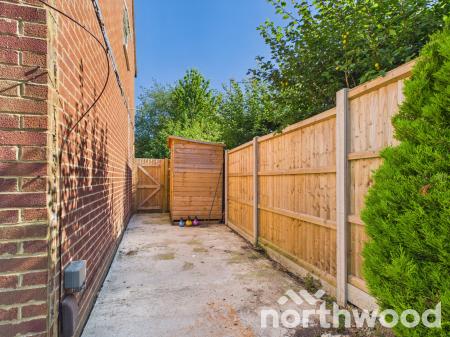 2 bedroom Terraced House to let in Manorfield, Ashford, Ashford, TN23
