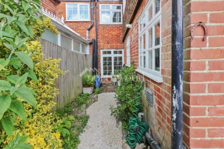 3 bedroom Terraced House to let in The Street, Chilham, CT4