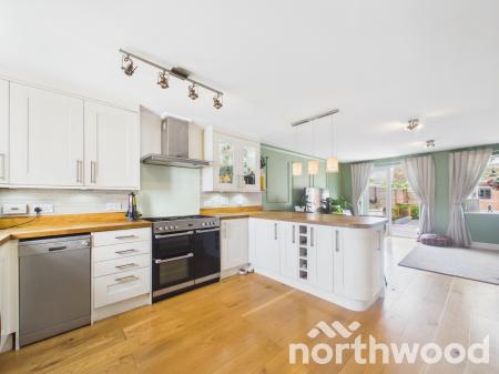3 bedroom Terraced House for sale in Mill Court, Town Centre, Ashford, TN24