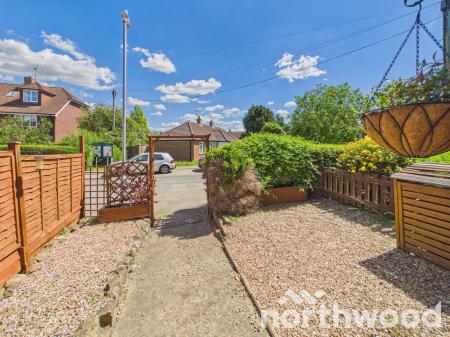 4 bedroom Semi-detached house for sale in The Street, Great Chart, TN23