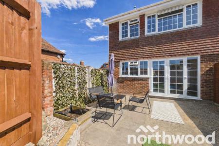 4 bedroom Semi-detached house for sale in The Street, Great Chart, TN23